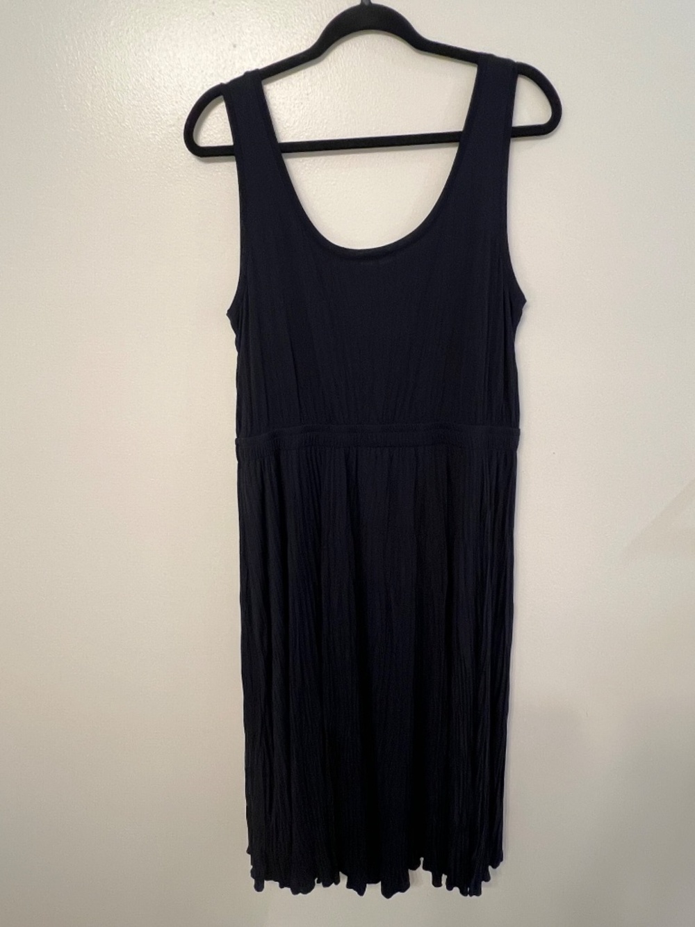 Vince Pleated Scoop Neck Midi Dress - Navy - L NWOT - Picture 3 of 6